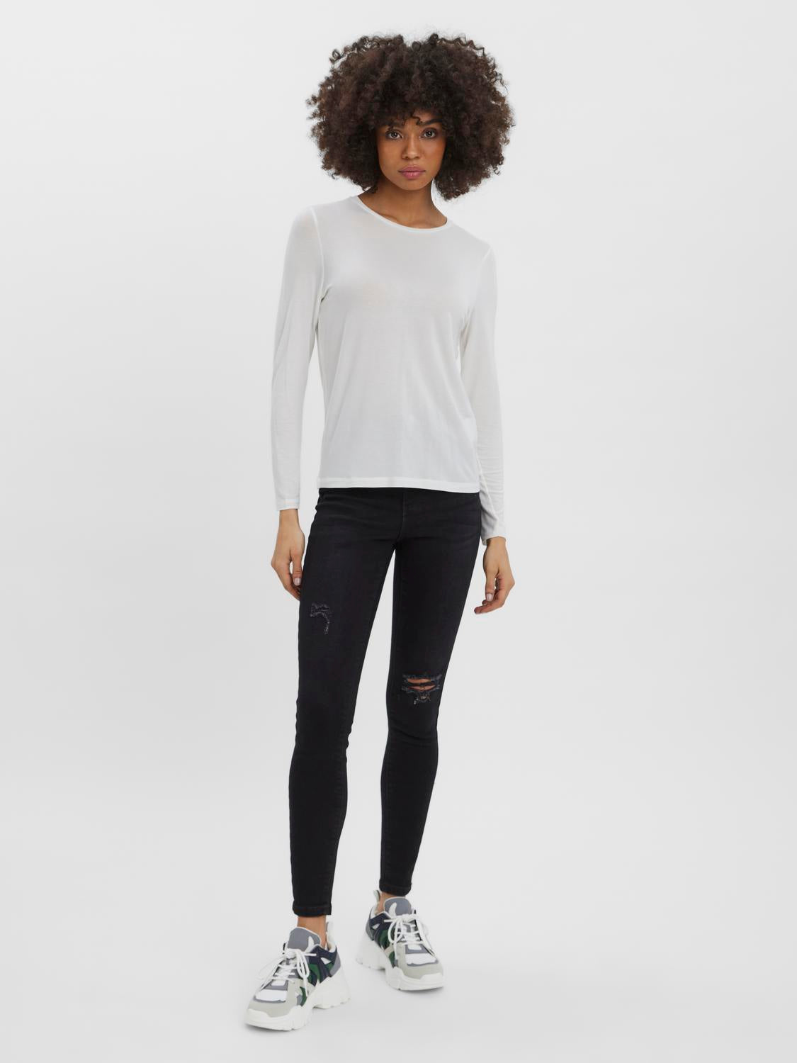 model_shot-front_full
